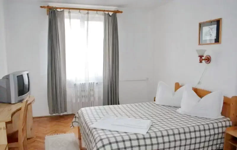 Miercurea Ciuc Cazare | Hotel** (K1402-36) Imaginea poate fi supusă drepturilor de autor. Se recomandă contactarea titularului drepturilor.