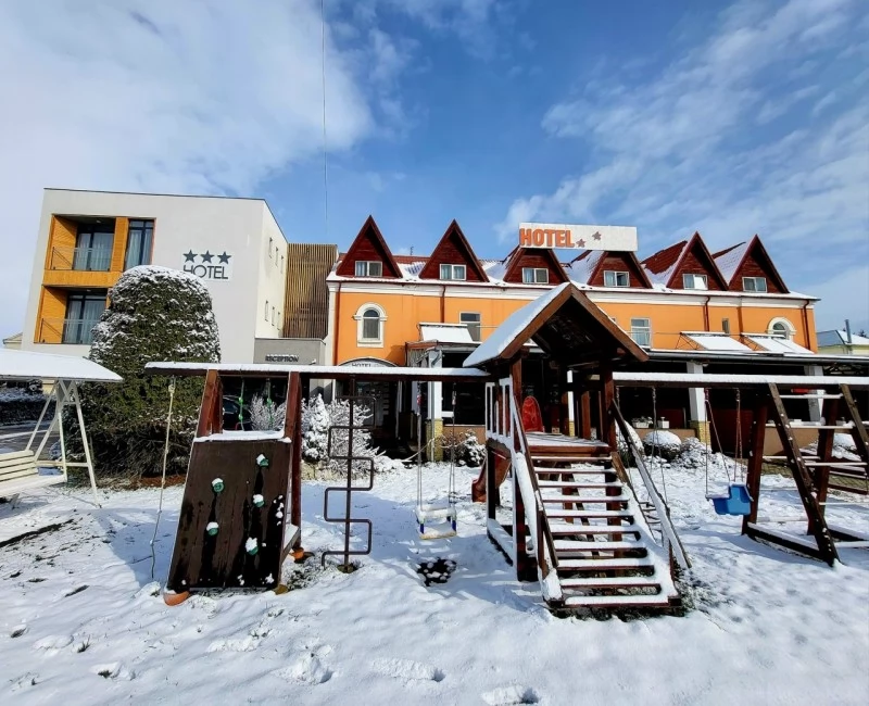 Gheorgheni Cazare | Pensiune turistică (K0093-1) Imaginea poate fi supusă drepturilor de autor. Se recomandă contactarea titularului drepturilor.