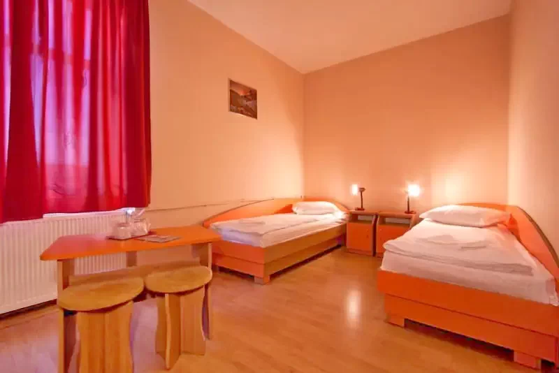 Gheorgheni Cazare | Pensiune turistică (K0093-12) Imaginea poate fi supusă drepturilor de autor. Se recomandă contactarea titularului drepturilor.