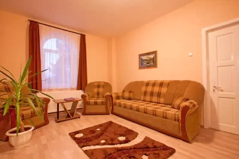 Gyergyószentmiklós Szállás | Turisztikai panzió (K0093-13) A kép szerzői jogvédelem alatt állhat. Javasolt a kapcsolatfelvétel a jog tulajdonossal.