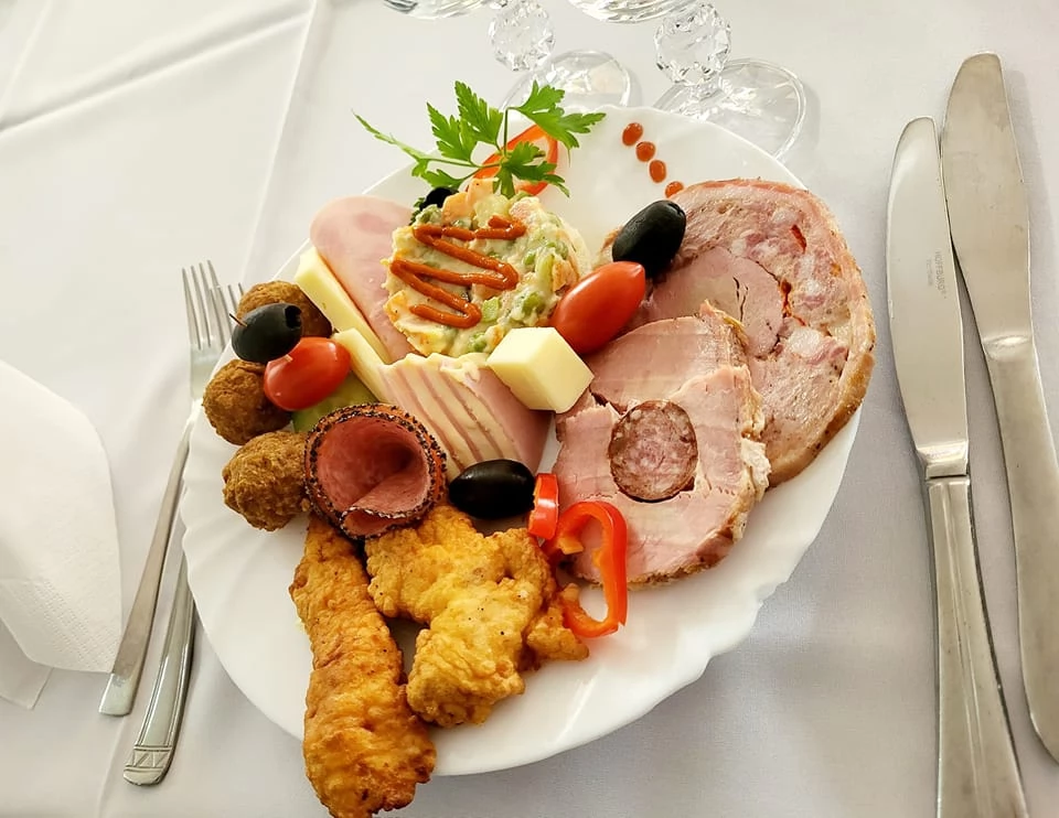 Gheorgheni Cazare | Pensiune turistică (K0093-25) Imaginea poate fi supusă drepturilor de autor. Se recomandă contactarea titularului drepturilor.