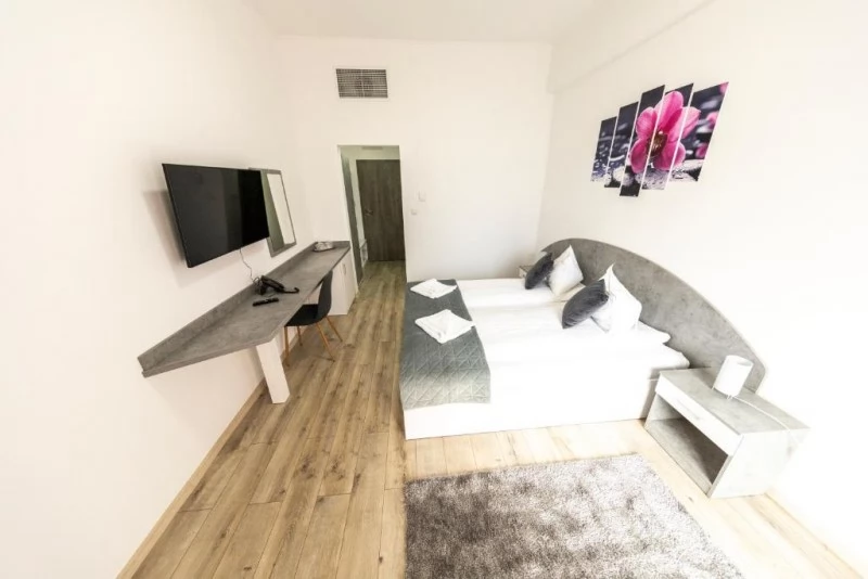 Gheorgheni Cazare | Pensiune turistică (K0093-49) Imaginea poate fi supusă drepturilor de autor. Se recomandă contactarea titularului drepturilor.