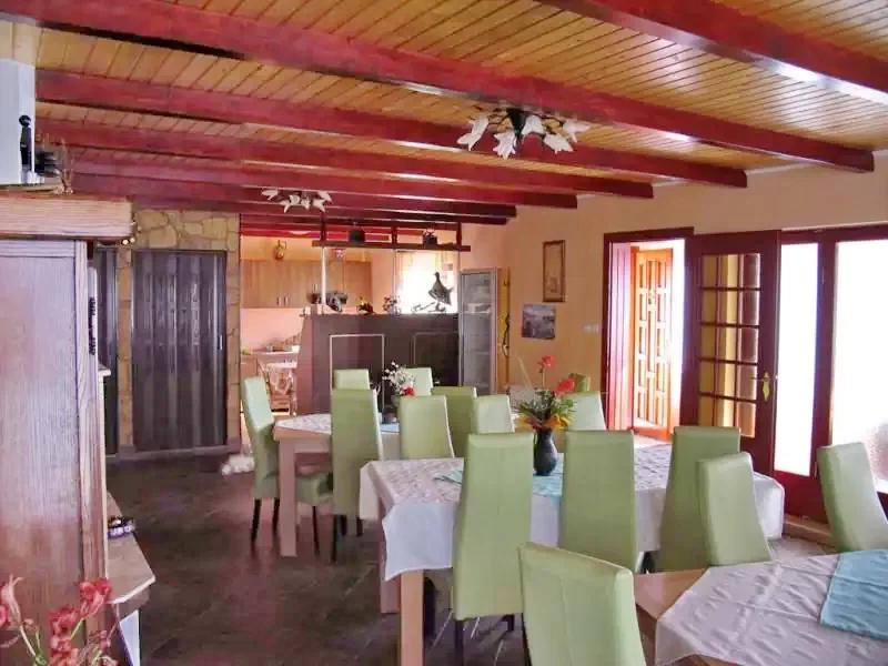 Gheorgheni Cazare | Motel (K0158-5) Imaginea poate fi supusă drepturilor de autor. Se recomandă contactarea titularului drepturilor.