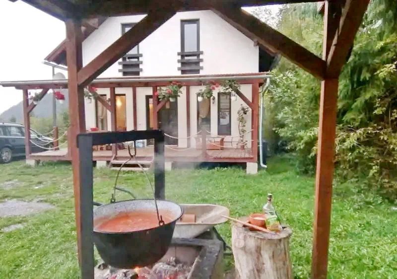 Gheorgheni Cazare | Sat de vacanță (K0237-11) Imaginea poate fi supusă drepturilor de autor. Se recomandă contactarea titularului drepturilor.