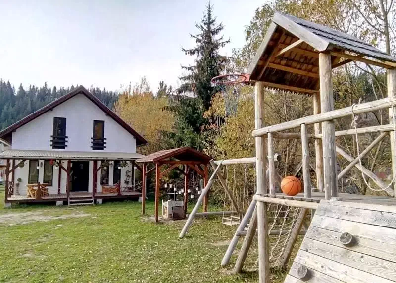 Gheorgheni Cazare | Sat de vacanță (K0237-12) Imaginea poate fi supusă drepturilor de autor. Se recomandă contactarea titularului drepturilor.