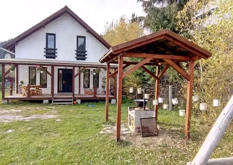 Gyergyószentmiklós Szállás | Üdülőfalu (K0237-32) A kép szerzői jogvédelem alatt állhat. Javasolt a kapcsolatfelvétel a jog tulajdonossal.