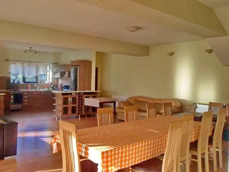 Gyergyószentmiklós Szállás | Üdülőfalu (K0307-2) A kép szerzői jogvédelem alatt állhat. Javasolt a kapcsolatfelvétel a jog tulajdonossal.