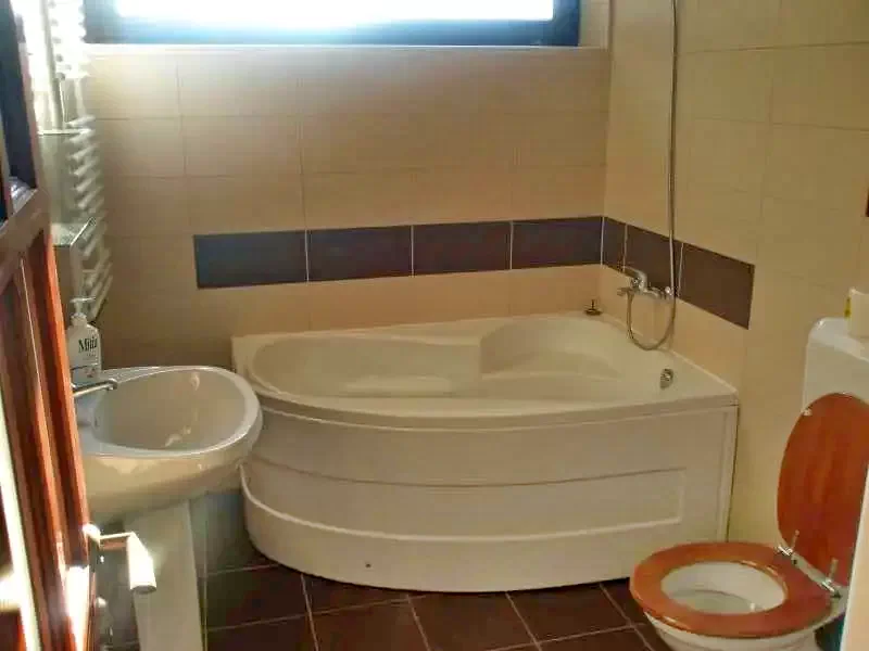 Gheorgheni Cazare | Sat de vacanță (K0307-8) Imaginea poate fi supusă drepturilor de autor. Se recomandă contactarea titularului drepturilor.