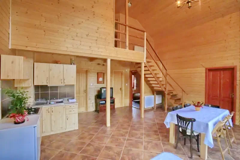 Gyergyószentmiklós Szállás | Üdülőfalu (K0309-2) A kép szerzői jogvédelem alatt állhat. Javasolt a kapcsolatfelvétel a jog tulajdonossal.