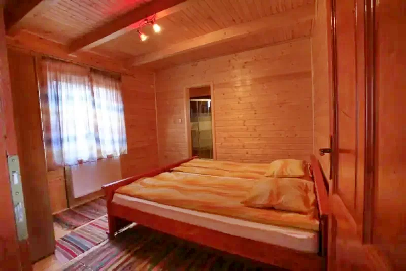 Gyergyószentmiklós Szállás | Üdülőfalu (K0309-4) A kép szerzői jogvédelem alatt állhat. Javasolt a kapcsolatfelvétel a jog tulajdonossal.