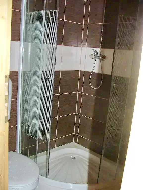 Gheorgheni Cazare | Sat de vacanță (K0309-7) Imaginea poate fi supusă drepturilor de autor. Se recomandă contactarea titularului drepturilor.