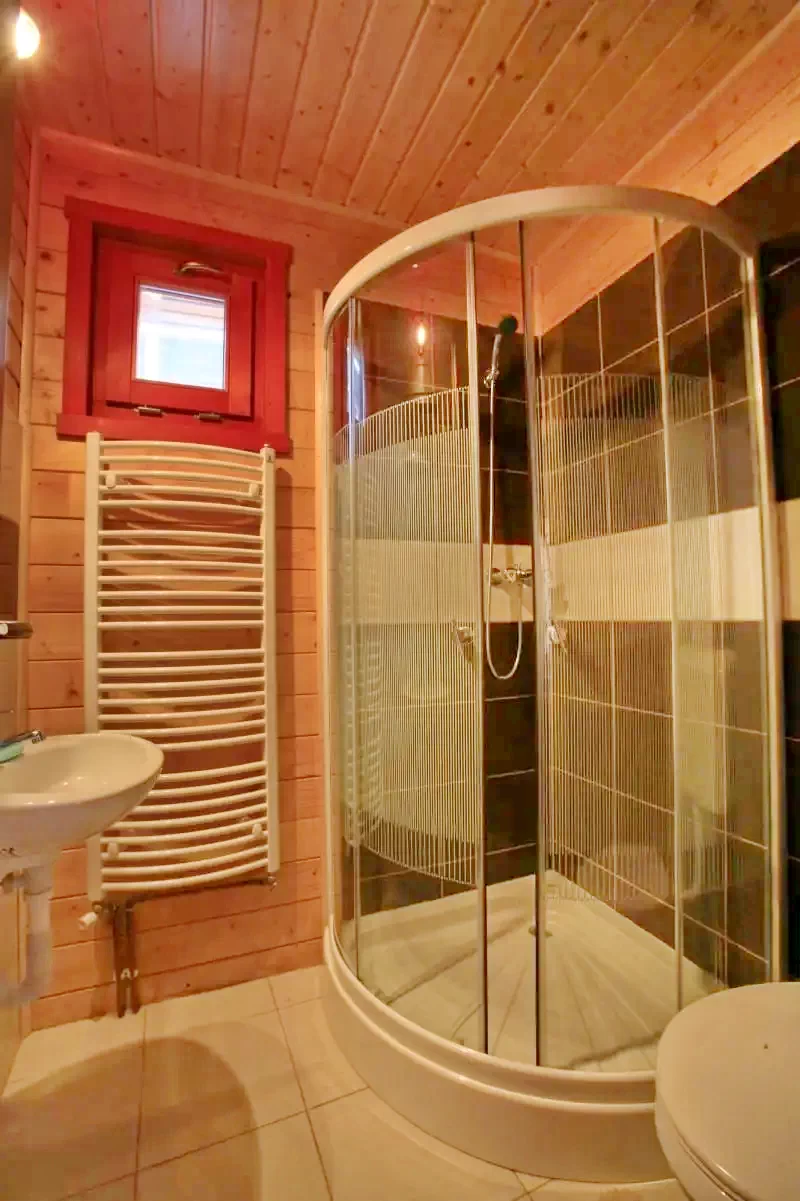 Gheorgheni Cazare | Sat de vacanță (K0309-9) Imaginea poate fi supusă drepturilor de autor. Se recomandă contactarea titularului drepturilor.