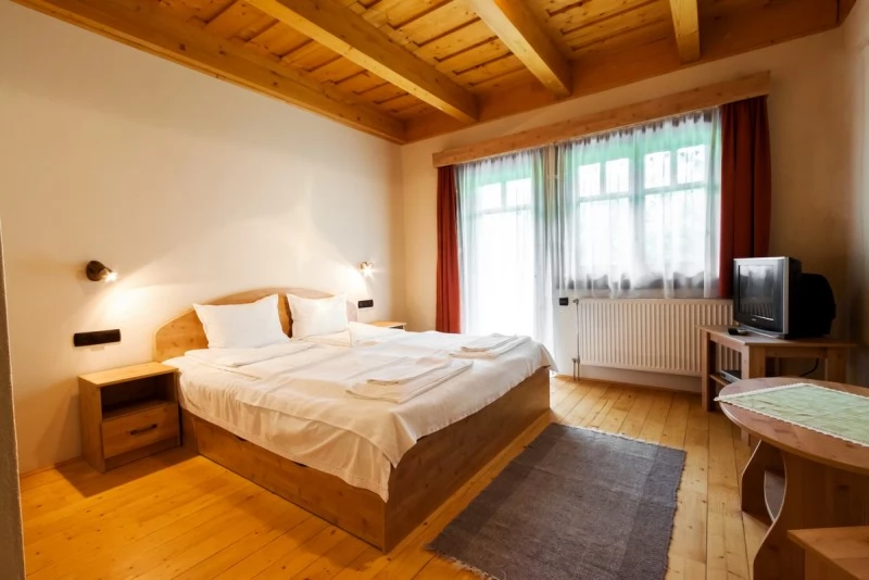 Gyergyószentmiklós Szállás | Motel (K0372-9) A kép szerzői jogvédelem alatt állhat. Javasolt a kapcsolatfelvétel a jog tulajdonossal.