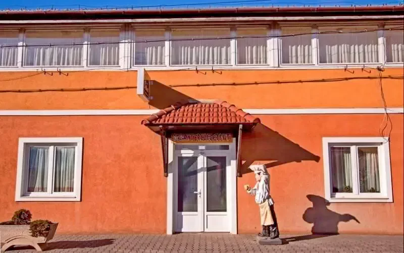 Gyergyószentmiklós Szállás | Motel (K0374-1) A kép szerzői jogvédelem alatt állhat. Javasolt a kapcsolatfelvétel a jog tulajdonossal.