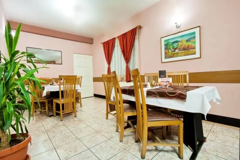 Gheorgheni Cazare | Motel (K0374-3) Imaginea poate fi supusă drepturilor de autor. Se recomandă contactarea titularului drepturilor.