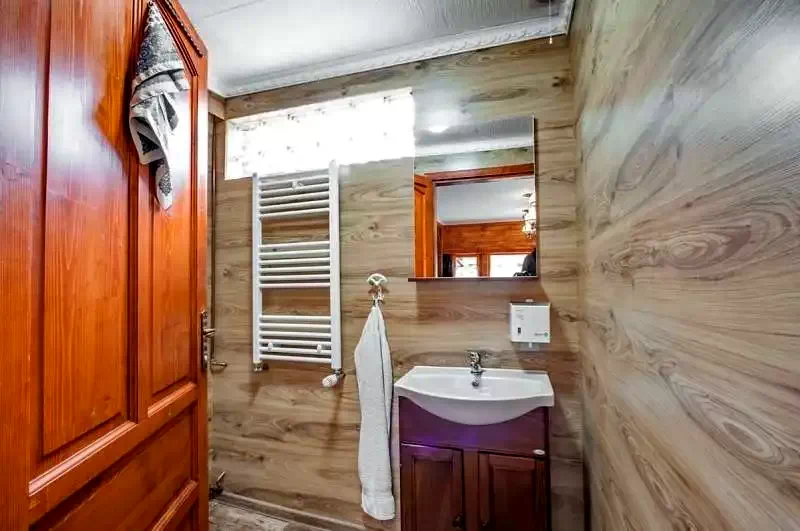 Gyergyószentmiklós Szállás | Motel (K0375-19) A kép szerzői jogvédelem alatt állhat. Javasolt a kapcsolatfelvétel a jog tulajdonossal.