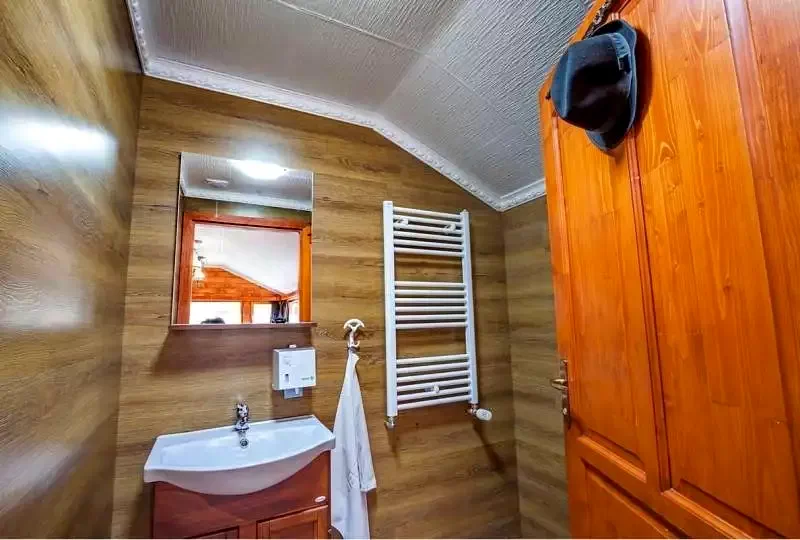 Gyergyószentmiklós Szállás | Motel (K0375-20) A kép szerzői jogvédelem alatt állhat. Javasolt a kapcsolatfelvétel a jog tulajdonossal.