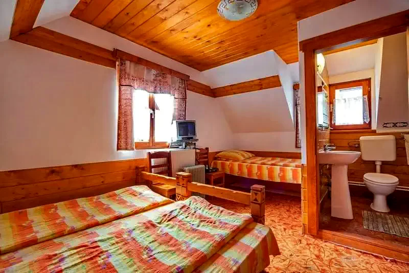 Gyergyószentmiklós Szállás | Motel (K0376-12) A kép szerzői jogvédelem alatt állhat. Javasolt a kapcsolatfelvétel a jog tulajdonossal.