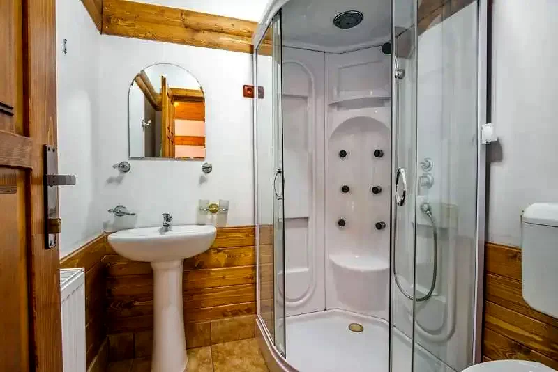 Gheorgheni Cazare | Motel (K0376-21) Imaginea poate fi supusă drepturilor de autor. Se recomandă contactarea titularului drepturilor.