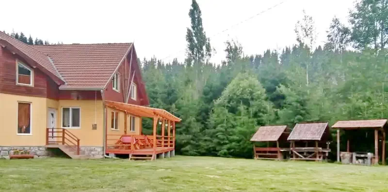 Gyergyószentmiklós Szállás | Üdülőfalu (K0378-11) A kép szerzői jogvédelem alatt állhat. Javasolt a kapcsolatfelvétel a jog tulajdonossal.