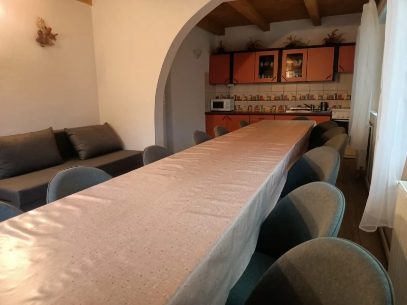 Gheorgheni Cazare | Sat de vacanță (K0378-19) Imaginea poate fi supusă drepturilor de autor. Se recomandă contactarea titularului drepturilor.