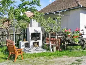 Ciumani Cazare | Casă de oaspeți (K0537-12) Imaginea poate fi supusă drepturilor de autor. Se recomandă contactarea titularului drepturilor. Ciumani Cazare | Casă de oaspeți (K0537-12) Imaginea poate fi supusă drepturilor de autor. Se recomandă contactarea titularului drepturilor.