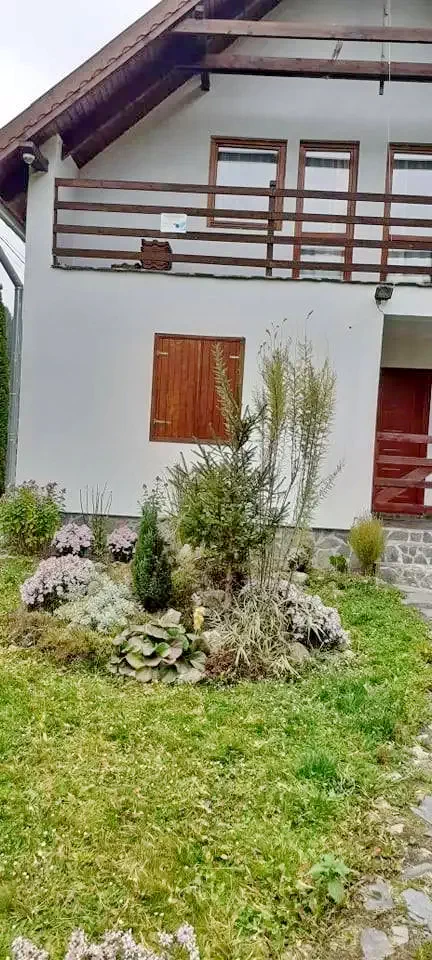 Gheorgheni Cazare | Sat de vacanță (K0623-18) Imaginea poate fi supusă drepturilor de autor. Se recomandă contactarea titularului drepturilor.