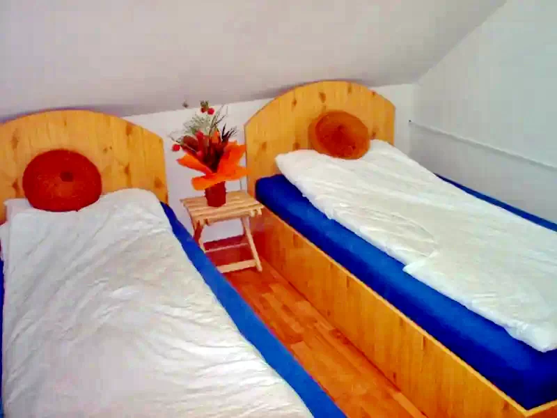 Gheorgheni Cazare | Sat de vacanță (K0724-13) Imaginea poate fi supusă drepturilor de autor. Se recomandă contactarea titularului drepturilor.