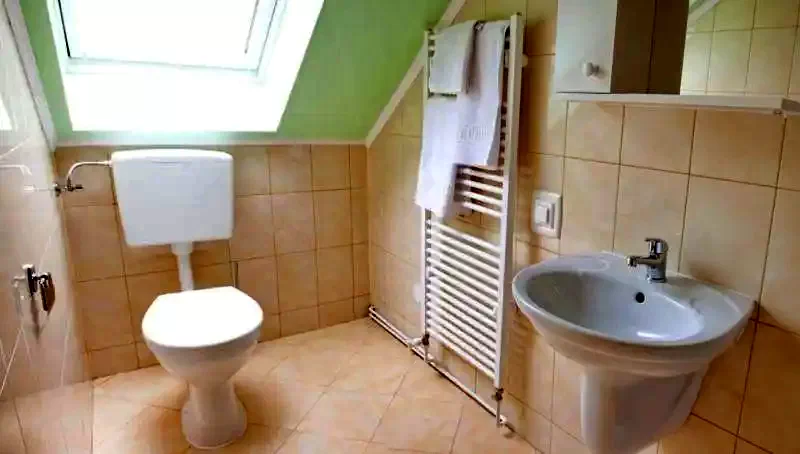 Gheorgheni Cazare | Motel (K1293-24) Imaginea poate fi supusă drepturilor de autor. Se recomandă contactarea titularului drepturilor.