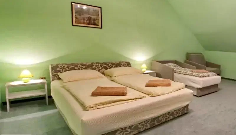 Gheorgheni Cazare | Motel (K1293-25) Imaginea poate fi supusă drepturilor de autor. Se recomandă contactarea titularului drepturilor.