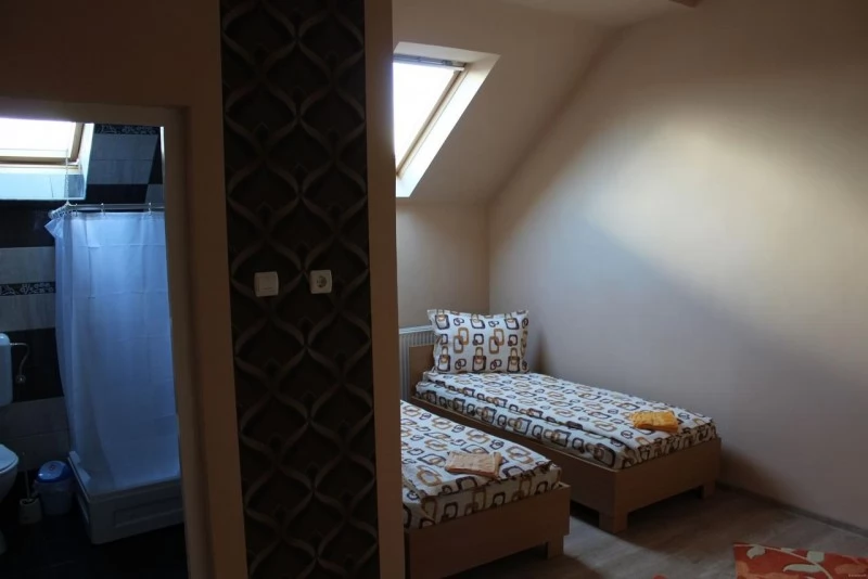 Gheorgheni Cazare | Motel (K1463-21) Imaginea poate fi supusă drepturilor de autor. Se recomandă contactarea titularului drepturilor.