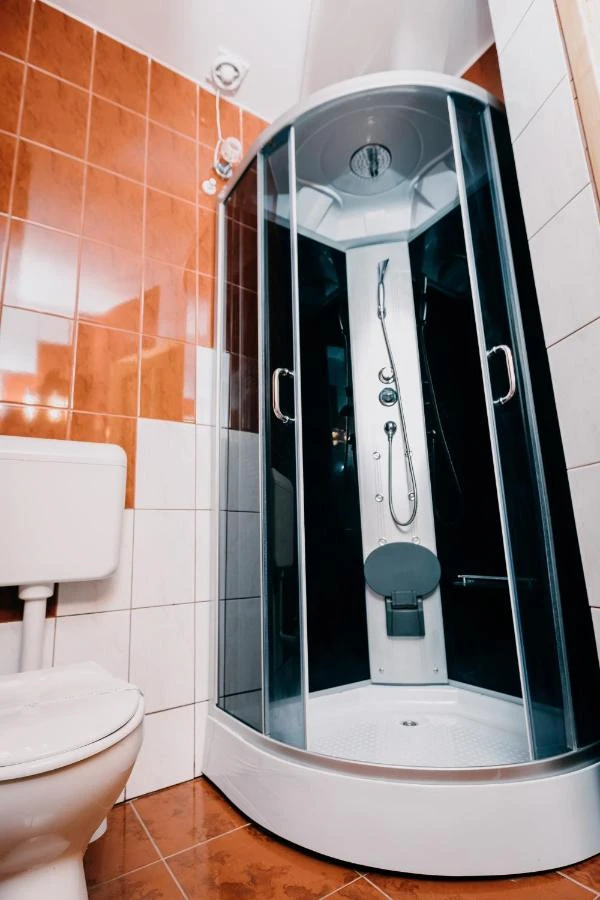 Gyergyószentmiklós Szállás | Motel (K1562-11) A kép szerzői jogvédelem alatt állhat. Javasolt a kapcsolatfelvétel a jog tulajdonossal.