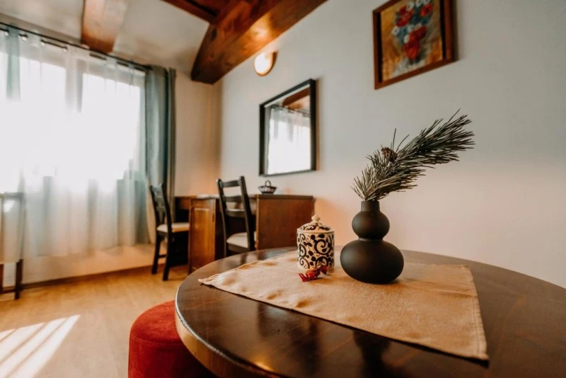 Gheorgheni Cazare | Motel (K1562-16) Imaginea poate fi supusă drepturilor de autor. Se recomandă contactarea titularului drepturilor.