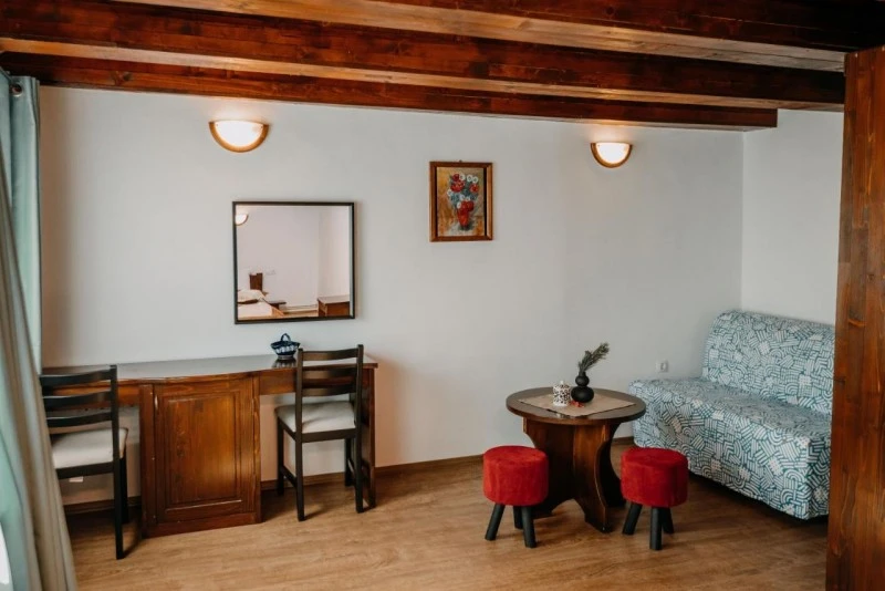 Gheorgheni Cazare | Motel (K1562-18) Imaginea poate fi supusă drepturilor de autor. Se recomandă contactarea titularului drepturilor.