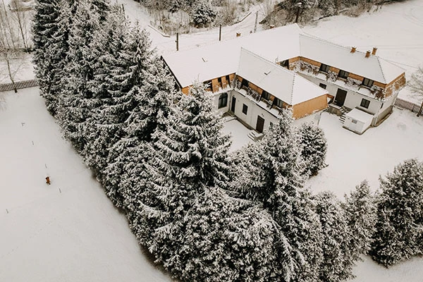 Gheorgheni Cazare | Motel (K1562-20) Imaginea poate fi supusă drepturilor de autor. Se recomandă contactarea titularului drepturilor.