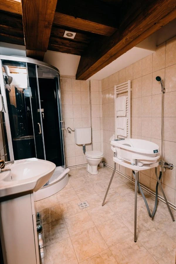 Gyergyószentmiklós Szállás | Motel (K1562-27) A kép szerzői jogvédelem alatt állhat. Javasolt a kapcsolatfelvétel a jog tulajdonossal.