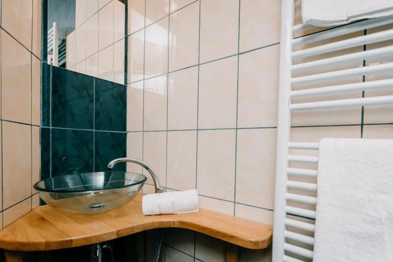 Gyergyószentmiklós Szállás | Motel (K1562-30) A kép szerzői jogvédelem alatt állhat. Javasolt a kapcsolatfelvétel a jog tulajdonossal.