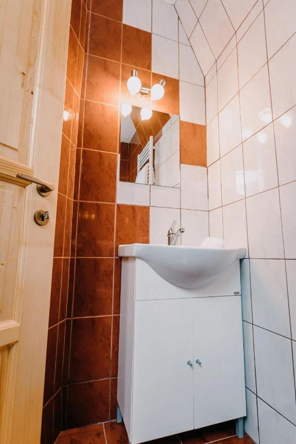 Gyergyószentmiklós Szállás | Motel (K1562-35) A kép szerzői jogvédelem alatt állhat. Javasolt a kapcsolatfelvétel a jog tulajdonossal.