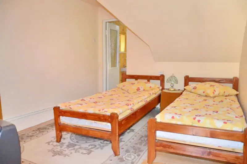 Szováta Szállás | Motel (K0117-17) A kép szerzői jogvédelem alatt állhat. Javasolt a kapcsolatfelvétel a jog tulajdonossal.