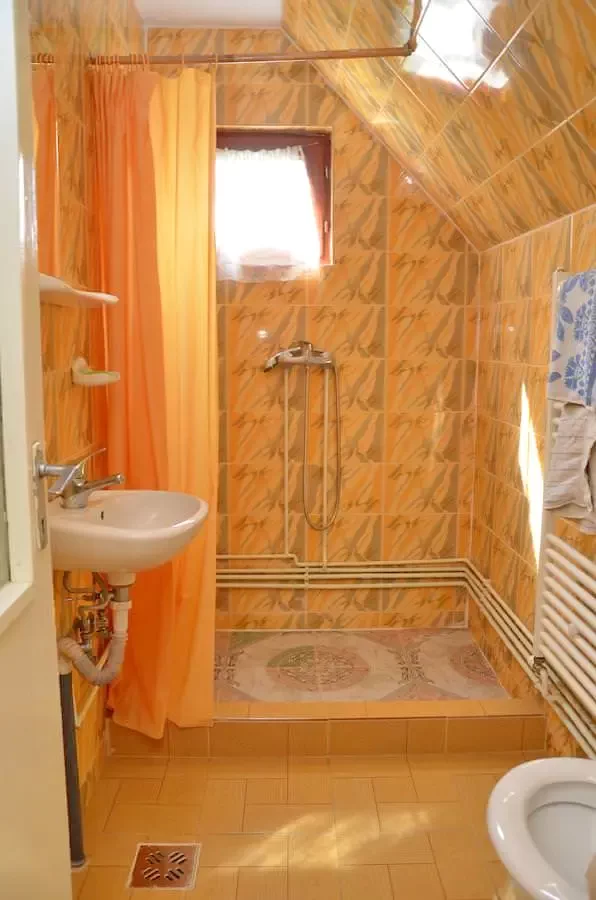 Sovata Cazare | Motel (K0117-18) Imaginea poate fi supusă drepturilor de autor. Se recomandă contactarea titularului drepturilor.