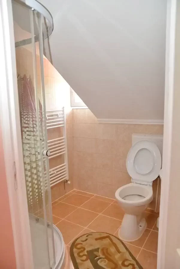 Sovata Cazare | Motel (K0117-21) Imaginea poate fi supusă drepturilor de autor. Se recomandă contactarea titularului drepturilor.