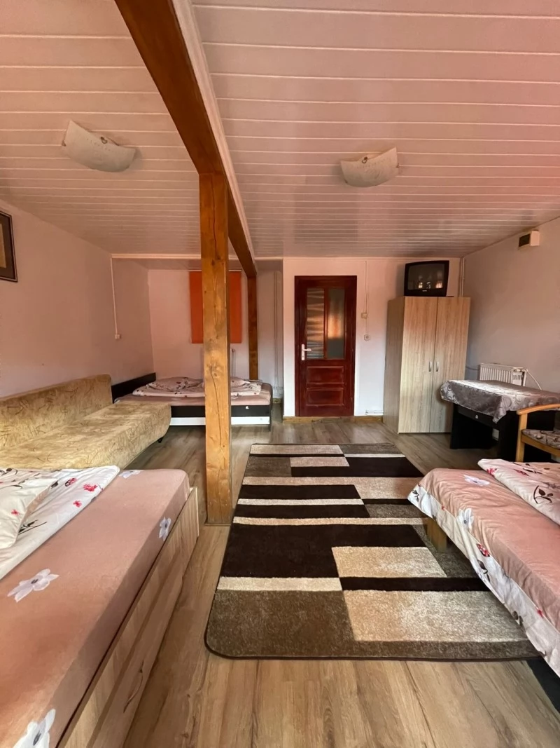 Sovata Cazare | Motel (K0117-55) Imaginea poate fi supusă drepturilor de autor. Se recomandă contactarea titularului drepturilor.