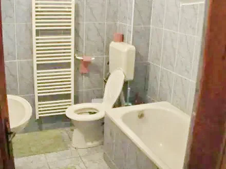 Szászrégen Szállás | Motel (K0142-7) A kép szerzői jogvédelem alatt állhat. Javasolt a kapcsolatfelvétel a jog tulajdonossal.