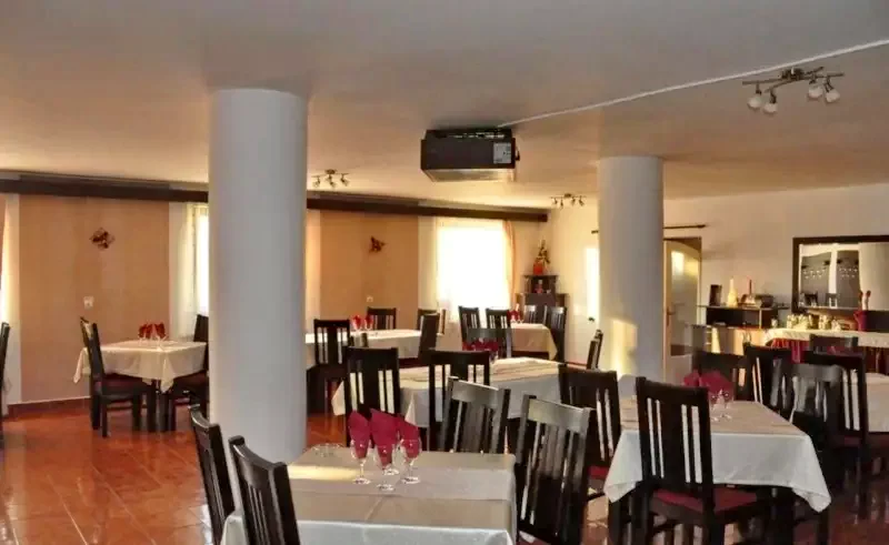 Miercurea Ciuc Cazare | Hotel*** (K1404-1) Imaginea poate fi supusă drepturilor de autor. Se recomandă contactarea titularului drepturilor.