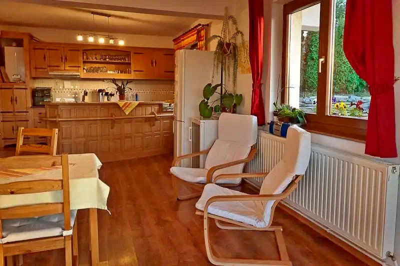 Odorheiu Secuiesc Cazare | Motel (K0344-14) Imaginea poate fi supusă drepturilor de autor. Se recomandă contactarea titularului drepturilor.