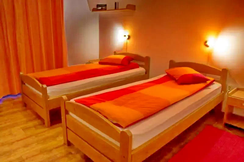 Odorheiu Secuiesc Cazare | Motel (K0344-21) Imaginea poate fi supusă drepturilor de autor. Se recomandă contactarea titularului drepturilor.