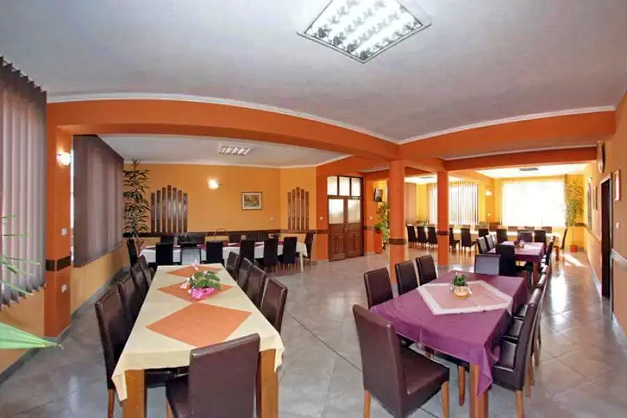 Odorheiu Secuiesc Cazare | Motel (K0385-2) Imaginea poate fi supusă drepturilor de autor. Se recomandă contactarea titularului drepturilor.