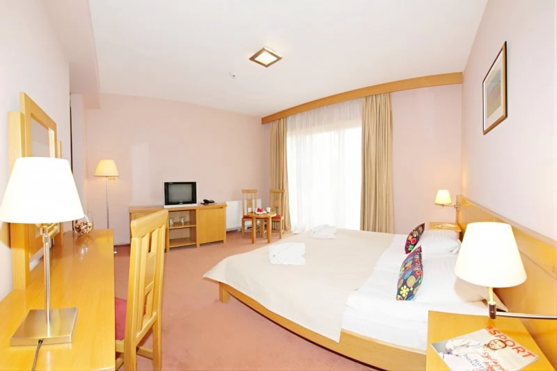 Odorheiu Secuiesc Cazare | Hotel**** (K0756-57) Imaginea poate fi supusă drepturilor de autor. Se recomandă contactarea titularului drepturilor. Odorheiu Secuiesc Cazare | Hotel**** (K0756-57) Imaginea poate fi supusă drepturilor de autor. Se recomandă contactarea titularului drepturilor.
