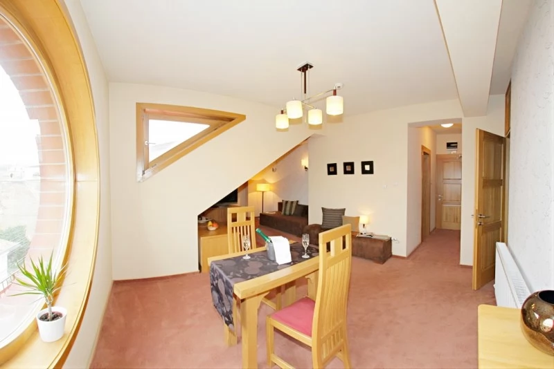 Odorheiu Secuiesc Cazare | Casă de oaspeți (K0756-60) Imaginea poate fi supusă drepturilor de autor. Se recomandă contactarea titularului drepturilor.