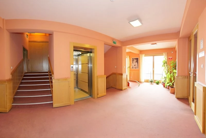 Odorheiu Secuiesc Cazare | Casă de oaspeți (K0756-77) Imaginea poate fi supusă drepturilor de autor. Se recomandă contactarea titularului drepturilor.